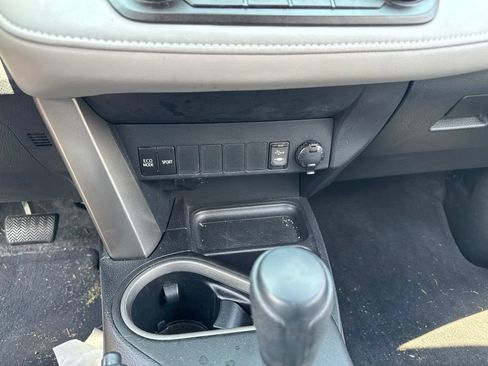 Used 2017 Toyota RAV4 XLE FWD image 18