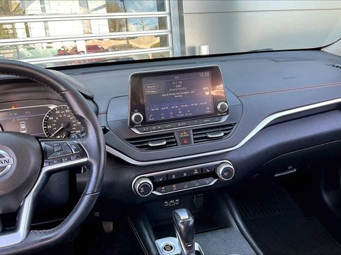 Used 2020 Nissan Altima 2.5 SR w/ Premium Package image 7