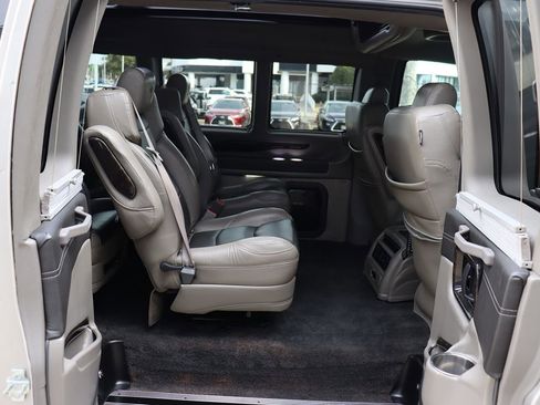 Used 2020 GMC Savana 2500 Extended w/ Enhanced Convenience Package image 38