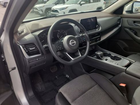 Used 2023 Nissan Rogue SV image 18