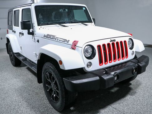 Used 2017 Jeep Wrangler Unlimited Sahara AWD/4WD image 5