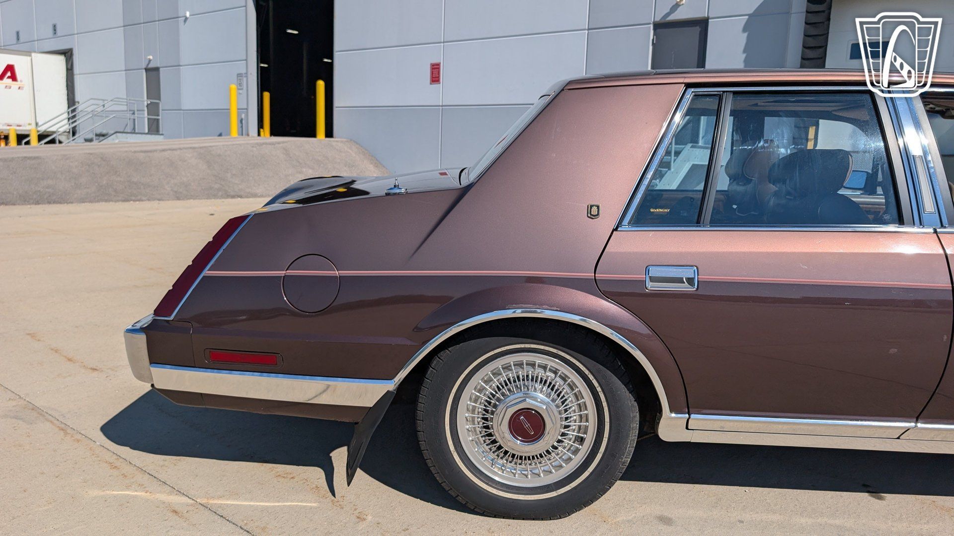 Used 1987 Lincoln Continental Signature RWD image 36