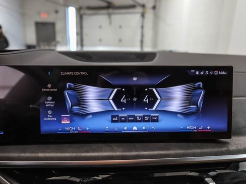 New 2026 BMW X5 xDrive50e image 18