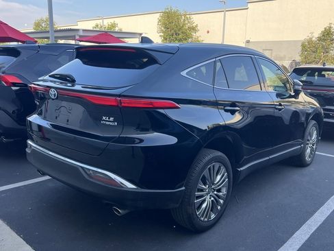 Used 2022 Toyota Venza XLE image 4