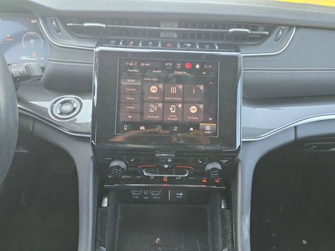 Used 2022 Jeep Grand Cherokee L Laredo w/ Luxury Tech Group I RWD image 19