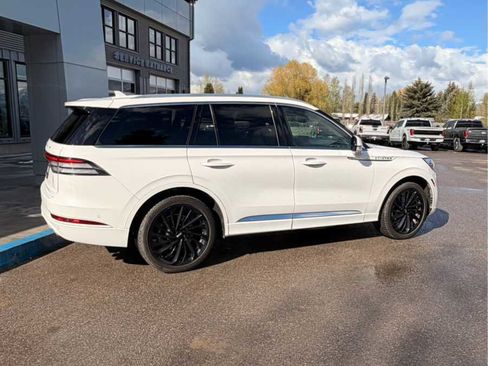 Used 2022 Lincoln Aviator Reserve w/ Equipment Group 201A AWD/4WD image 10