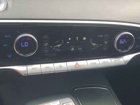 Used 2022 Genesis GV70 2.5T w/ Advanced Package AWD/4WD image 31