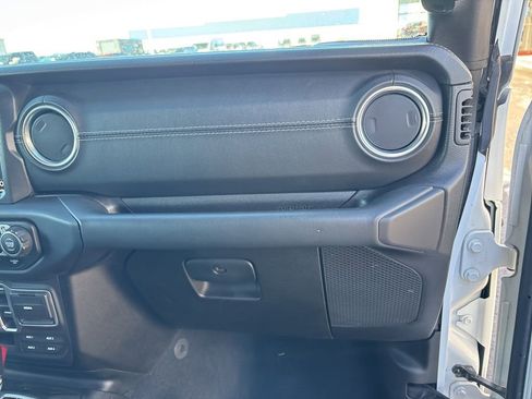 Used 2018 Jeep Wrangler Unlimited Sahara w/ Uconnect 4C Nav & Sound Group image 26