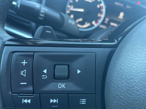 Used 2023 Nissan Rogue SV image 20