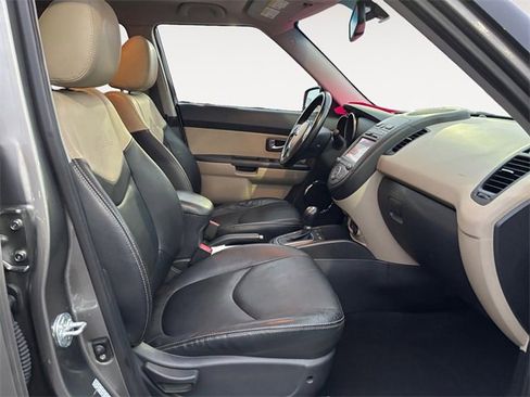 Used 2013 Kia Soul ! w/ Premium Pkg image 15