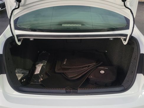 Used 2016 Volkswagen Jetta Sport image 9