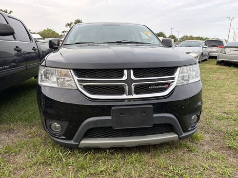 Used 2017 Dodge Journey SXT w/ Comfort/Convenience Group image 2