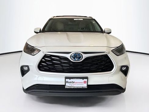 Certified 2024 Toyota Highlander XLE AWD/4WD image 2