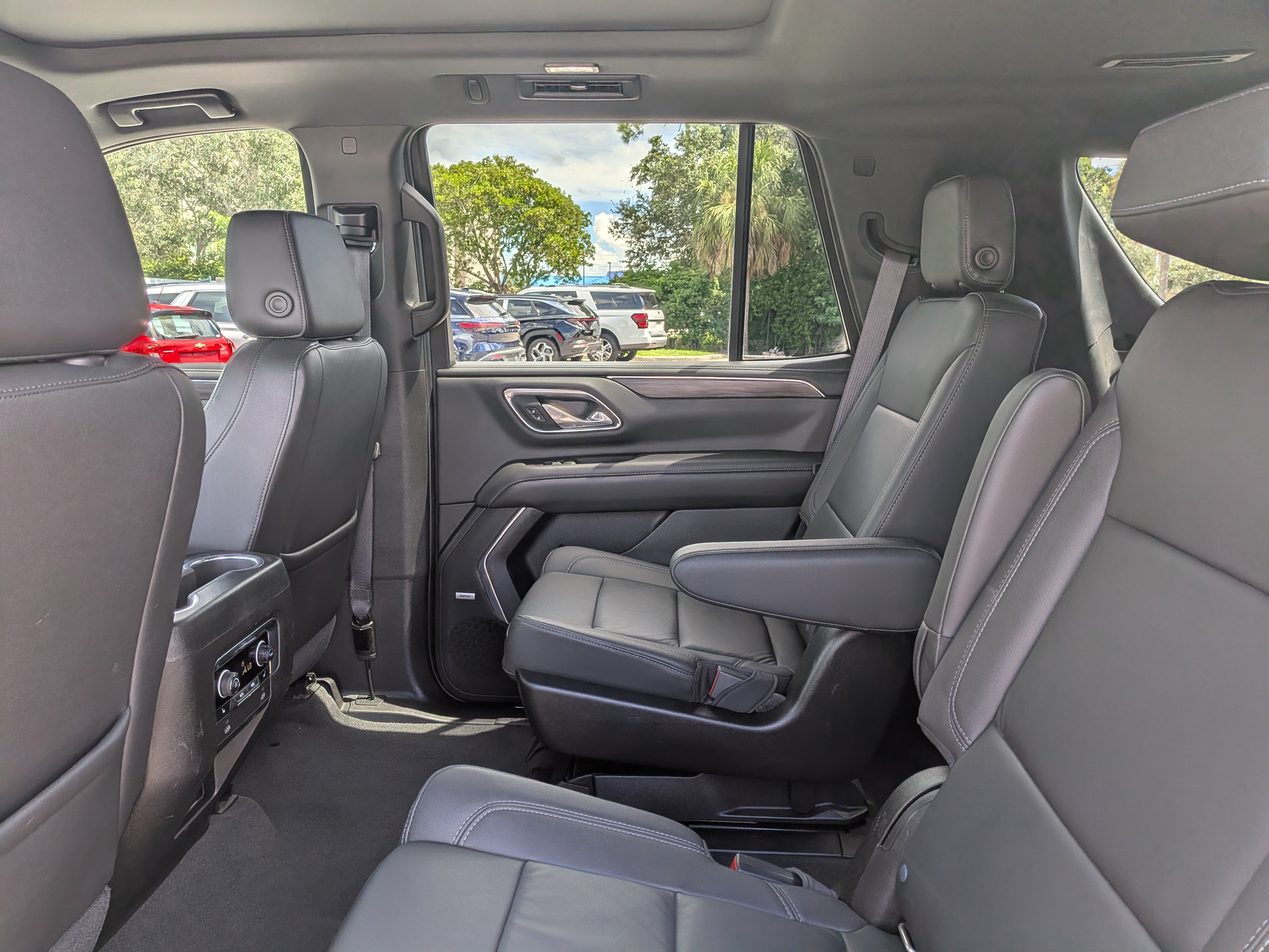 Used 2021 Chevrolet Tahoe Z71 w/ Z71 Off-Road Package AWD/4WD image 15