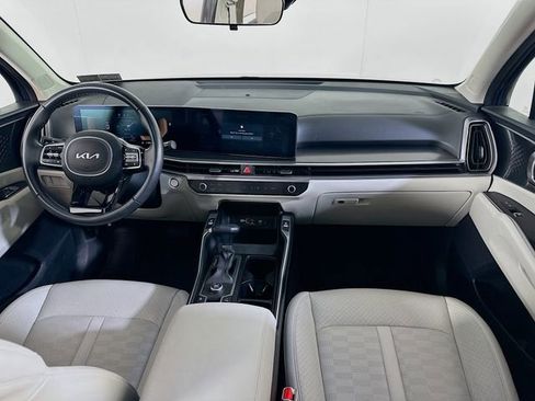 Used 2025 Kia Sorento S w/ Panoramic Sunroof Package image 14