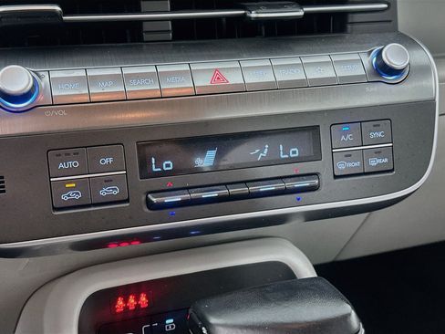 Used 2025 Hyundai Kona SEL FWD image 24