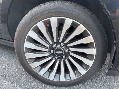 Used 2019 Lincoln Navigator Reserve w/ Cargo Package AWD/4WD image 6