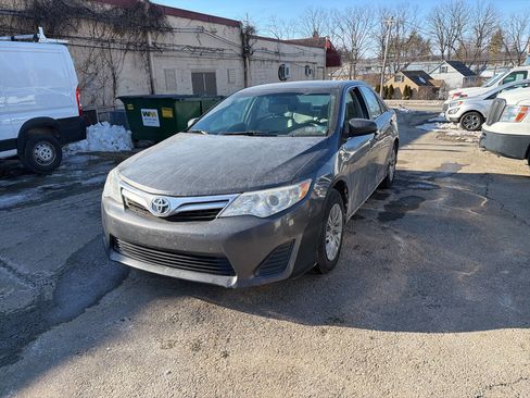 Used 2012 Toyota Camry LE image 3