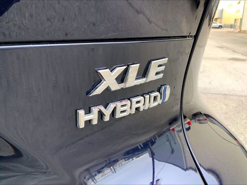 Used 2022 Toyota Venza XLE AWD/4WD image 9