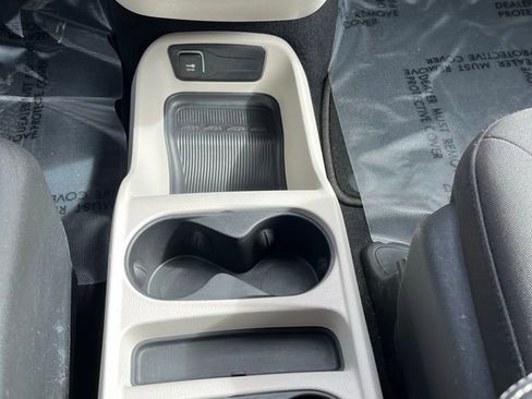 Used 2023 Chrysler Voyager LX image 20