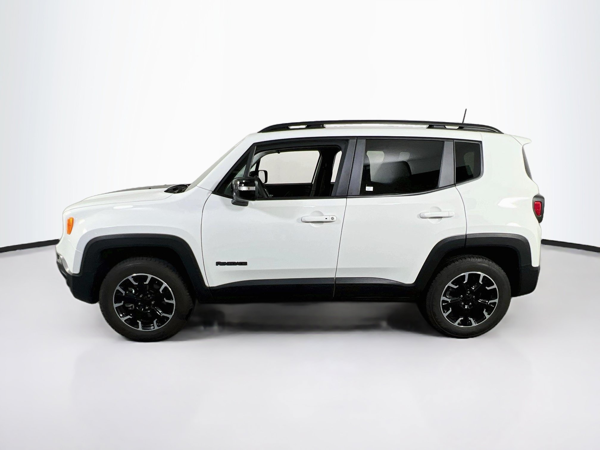 Used 2023 Jeep Renegade Latitude AWD/4WD image 8