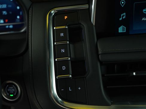 Used 2024 Chevrolet Suburban High Country image 27