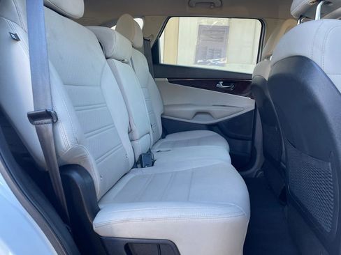 Used 2016 Kia Sorento LX w/ LX Convenience Package image 22