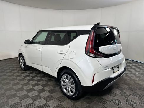 Used 2023 Kia Soul LX image 5