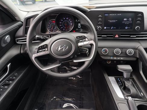 Used 2023 Hyundai Elantra SE FWD image 20