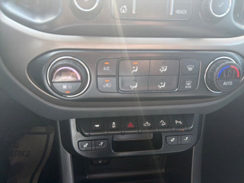 Used 2019 Chevrolet Colorado Z71 RWD image 9
