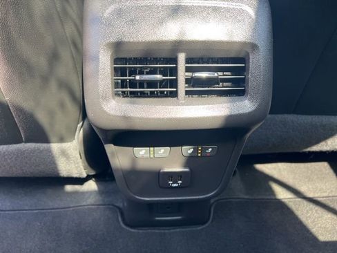 Used 2023 Chevrolet Equinox Premier AWD/4WD image 18