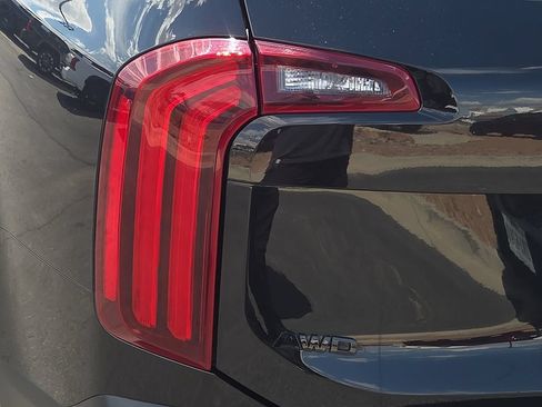 Used 2022 Kia Telluride SX w/ SX Prestige Package AWD/4WD image 9