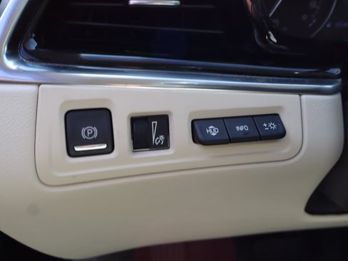 Used 2022 Cadillac XT6 Premium Luxury w/ Technology Package FWD image 29