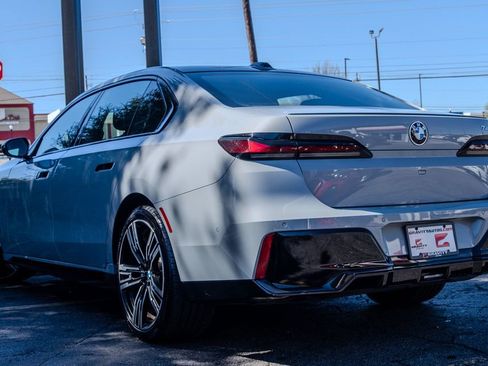 Used 2023 BMW 740i image 24