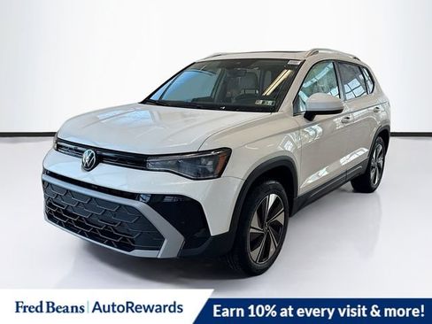 New 2026 Volkswagen Taos SE image 3