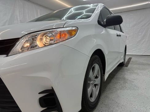 Used 2020 Toyota Sienna L image 30
