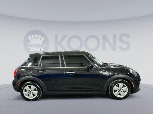 Used 2021 MINI Cooper 4-Door Hardtop image 8