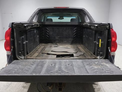 Used 2004 Chevrolet Avalanche 4x4 w/ Preferred Equipment Group image 4