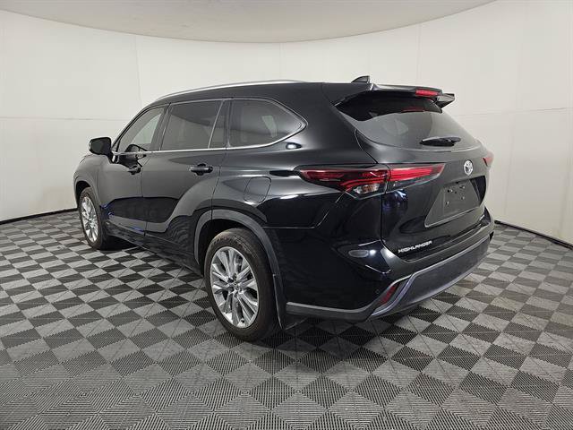 Certified 2026 Toyota Highlander Limited AWD/4WD image 6
