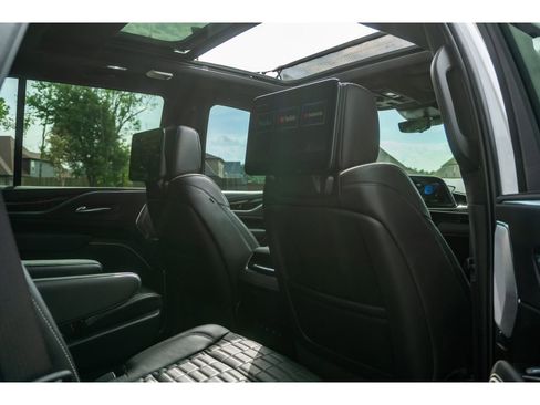 Used 2022 Cadillac Escalade Sport Platinum w/ LPO, ONYX Package AWD/4WD image 18