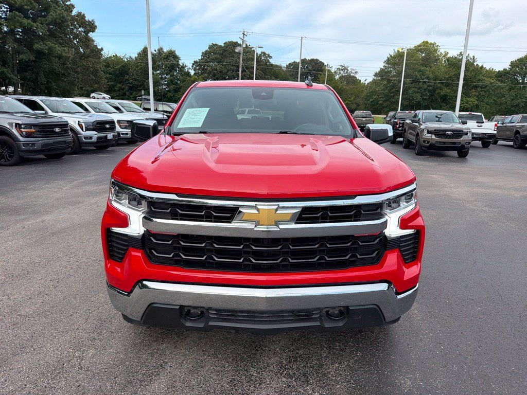 Used 2025 Chevrolet Silverado 1500 LT AWD/4WD image 8
