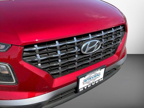 Certified 2023 Hyundai Venue SEL FWD image 31