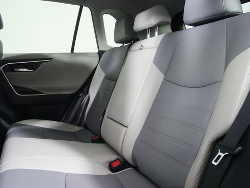 Used 2019 Toyota RAV4 Limited image 16