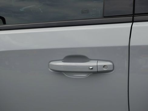 Used 2025 GMC Sierra 1500 AT4 w/ Technology Package AWD/4WD image 17