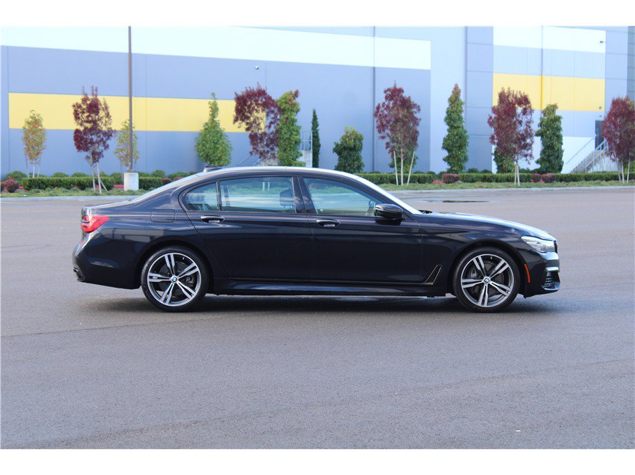 Used 2019 BMW 740i w/ M Sport Package RWD image 4