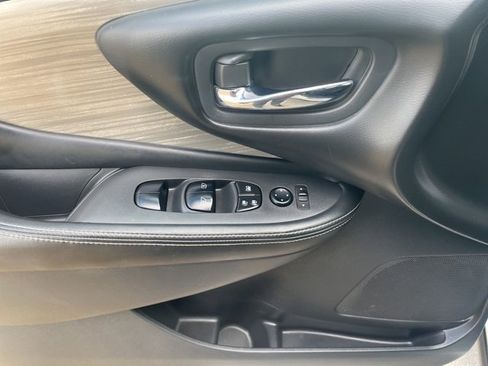 Used 2017 Nissan Murano SV image 11