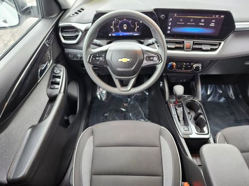 Used 2024 Chevrolet TrailBlazer LS w/ LS Convenience Package FWD image 11