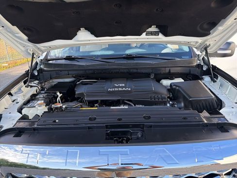 Used 2017 Nissan Titan SV AWD/4WD image 35