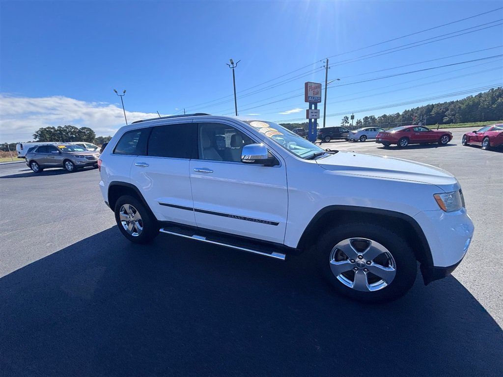Used 2013 Jeep Grand Cherokee Limited w/ Luxury Group II AWD/4WD image 8