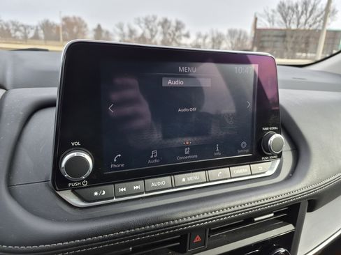 Used 2024 Nissan Rogue S image 23